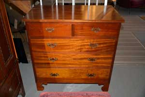 527 Chest of Drawers