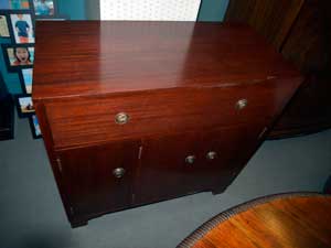 540. Chest of drawers